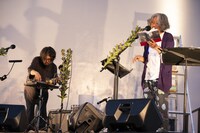 「『二つの駅舎、ボイス・オン・ボイス』古川日出男×後藤正文」より。（撮影：冨田了平）