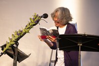 「『二つの駅舎、ボイス・オン・ボイス』古川日出男×後藤正文」より。（撮影：冨田了平）