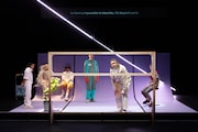 チェルフィッチュの新作、SF演劇「宇宙船イン・ビトゥイーン号の窓」がスタート