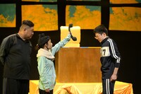 渡辺源四郎商店「空に菜の花、地に鉞」より。（撮影：須藤崇規）