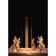 山海塾「TOTEM 真空と高み」より。(c)Sankai Juku