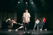 劇団 身体ゲンゴロウ 第6回公演「ノストラダムス、ミレニアムベイビーズ。」より。