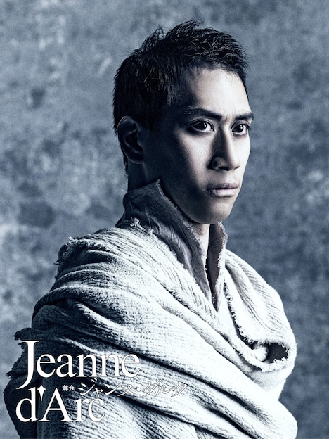 舞台「ジャンヌ・ダルク」野坂弘の扮装写真。