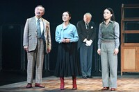 PARCO劇場開場50周年記念シリーズ「桜の園」フォトコールより。