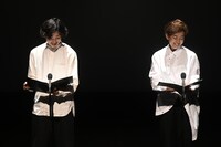 朗読劇「松本もろもろ」より。（撮影：山田毅）