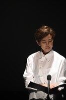 朗読劇「松本もろもろ」より、秋本奈緒美。（撮影：山田毅）