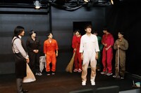 舞台「劇場を潰すな！」より。