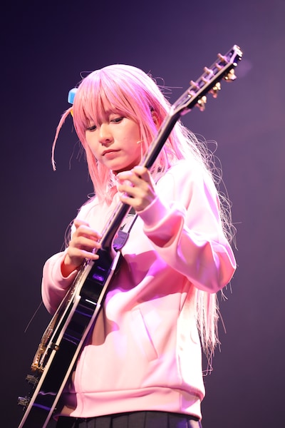 THEATER MILANO-Zaオープニングシリーズ「LIVE STAGE『ぼっち・ざ・ろっく！』」より。