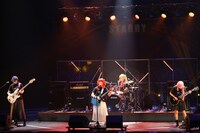 THEATER MILANO-Zaオープニングシリーズ「LIVE STAGE『ぼっち・ざ・ろっく！』」より。