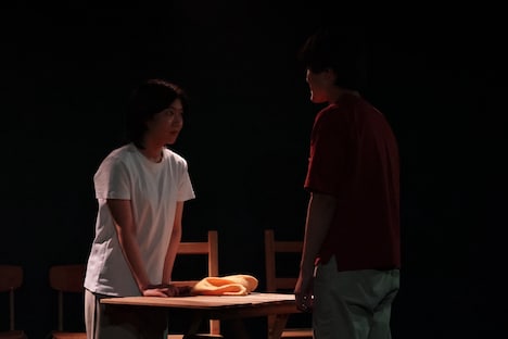 河村×加藤企画「ヒート瞬くアイランド」より。（撮影：コトデラシオン / 十六夜基地）