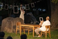 堀川炎「窓の外の結婚式」より。（撮影：冨田了平）