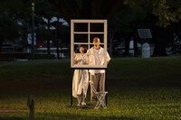 堀川炎「窓の外の結婚式」より。（撮影：冨田了平）