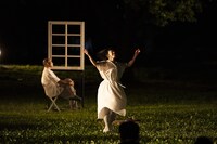 堀川炎「窓の外の結婚式」より。（撮影：冨田了平）