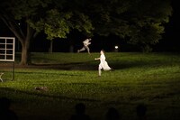 堀川炎「窓の外の結婚式」より。（撮影：冨田了平）