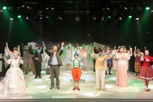 劇団うりんこ 50周年記念公演「フングリコングリ」より。