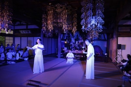 “鎮魂と再生”の祈り捧ぐ、和合亮一・津村禮次郎の創作能「日没よ、鎮まれ。」福島の同慶寺で