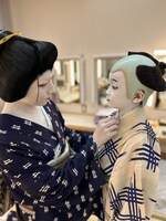 出番前の2人。米吉の優しい手付きと、ヒトくんの信頼しきった表情にほっこり。