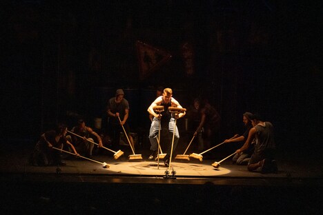 「STOMP ストンプ」より。（Photo by taro）