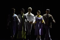 神奈川県民ホール“オープンシアター2023” ダンス劇「マリーの夢」より。（撮影：飯野高拓）