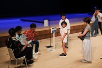 スイッチ総研によるデモンストレーションの様子。（撮影：三上一行）