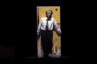 パルコ・プロデュース2022「セールスマンの死」より。（撮影：細野晋司）