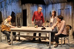 劇団俳優座「ラフタリーの丘で」開幕、演出の高岸未朝「『これぞ演劇！』という骨太な作品」