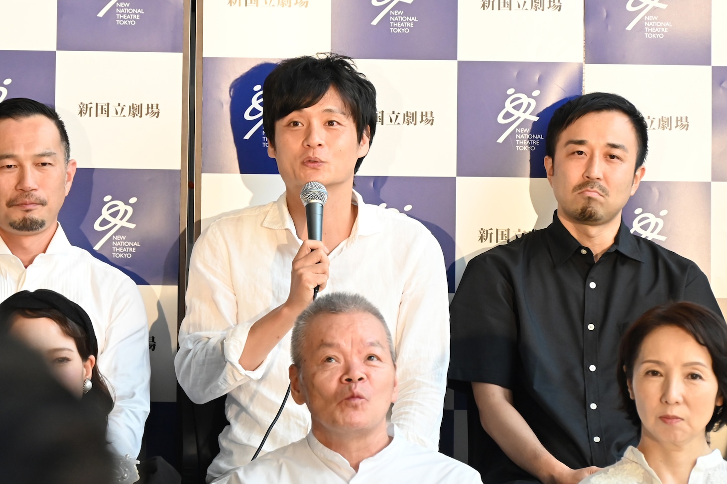 亀田佳明（上段中央）
