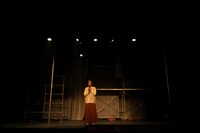 舞台「怪獣は襲ってくれない」より。