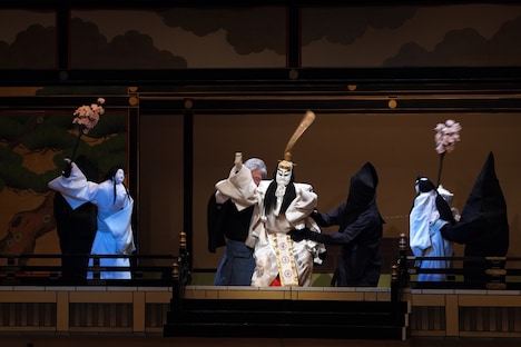 未来へつなぐ国立劇場プロジェクト 初代国立劇場さよなら公演「令和5年8・9月文楽公演」第二部「通し狂言 菅原伝授手習鑑」五段目「大内天変の段」より。（提供：国立劇場、撮影：小川知子）