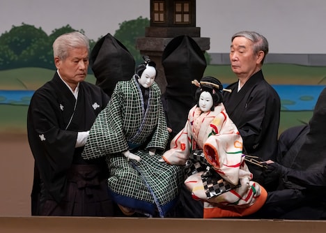 未来へつなぐ国立劇場プロジェクト 初代国立劇場さよなら公演「令和5年8・9月文楽公演」第三部「曾根崎心中」「生玉社前の段」より。（提供：国立劇場、撮影：二階堂健）