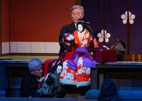 未来へつなぐ国立劇場プロジェクト 初代国立劇場さよなら公演「令和5年8・9月文楽公演」第三部「曾根崎心中」「天満屋の段」より。（提供：国立劇場、撮影：二階堂健）