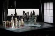 岡山芸術創造劇場 ハレノワ 開館事業 こけら落とし公演「メデア」より。(撮影:飯島隆)