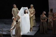 岡山芸術創造劇場 ハレノワ 開館事業 こけら落とし公演「メデア」より。(撮影:飯島隆)