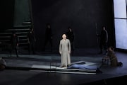 岡山芸術創造劇場 ハレノワ 開館事業 こけら落とし公演「メデア」より。(撮影:飯島隆)