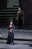 岡山芸術創造劇場 ハレノワ 開館事業 こけら落とし公演「メデア」より。（撮影：飯島隆）