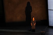 岡山芸術創造劇場 ハレノワ 開館事業 こけら落とし公演「メデア」より。(撮影:飯島隆)
