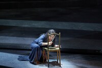 岡山芸術創造劇場 ハレノワ 開館事業 こけら落とし公演「メデア」より。（撮影：飯島隆）