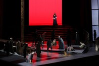 岡山芸術創造劇場 ハレノワ 開館事業 こけら落とし公演「メデア」より。（撮影：飯島隆）