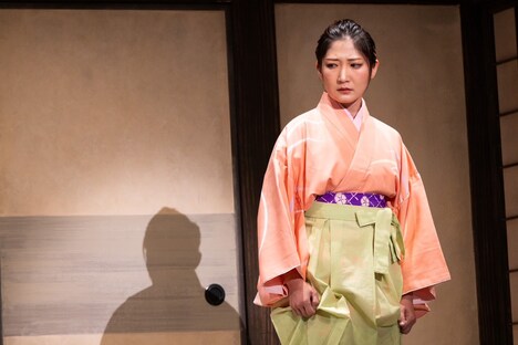 オペラシアターこんにゃく座公演「オペラ『浮かれのひょう六機織唄』新演出」より。（撮影：前澤秀登）