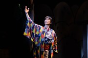 オペラシアターこんにゃく座公演「オペラ『浮かれのひょう六機織唄』新演出」より。（撮影：前澤秀登）