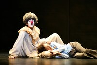 COCOON PRODUCTION2023「ガラパコスパコス～進化してんのかしてないのか～」より。（撮影：細野晋司）