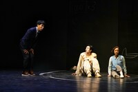 COCOON PRODUCTION2023「ガラパコスパコス～進化してんのかしてないのか～」より。（撮影：細野晋司）