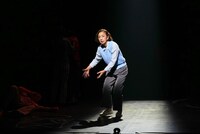 COCOON PRODUCTION2023「ガラパコスパコス～進化してんのかしてないのか～」より。（撮影：細野晋司）