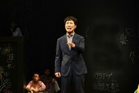 COCOON PRODUCTION2023「ガラパコスパコス～進化してんのかしてないのか～」より。（撮影：細野晋司）