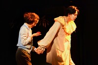 COCOON PRODUCTION2023「ガラパコスパコス～進化してんのかしてないのか～」より。（撮影：細野晋司）