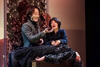 世界劇団「零れ落ちて、朝」より。