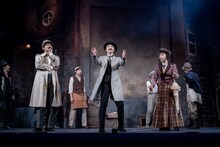 ヨーロッパ企画 第42回公演「切り裂かないけど攫（さら）いはするジャック」より。（撮影：井上嘉和）