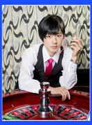 三原大樹扮する萬城トモセ。