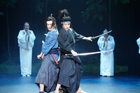 蜷川幸雄七回忌追悼公演「ムサシ」より。（撮影：田中亜紀）