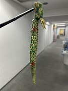 滝に現れる龍。こうして見ると、滝から釣り上げられたよう。